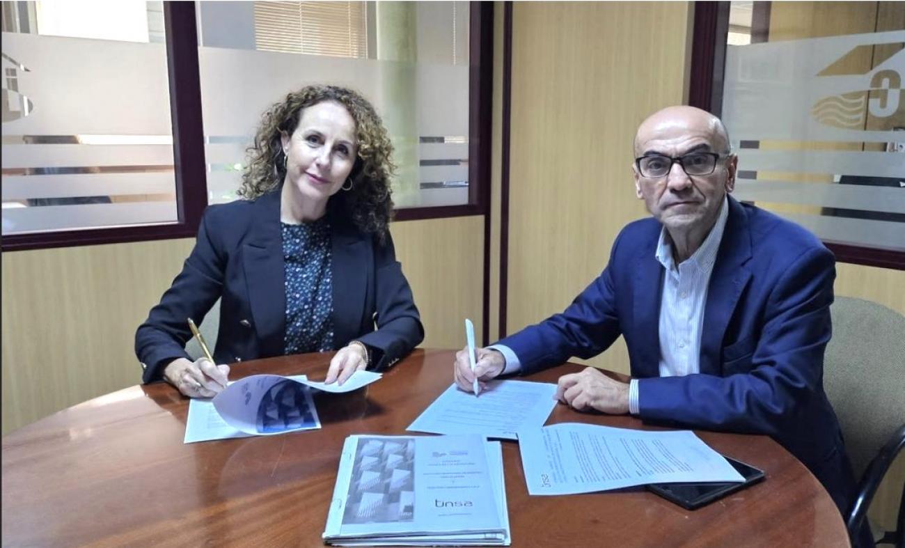 El acuerdo de colaboración ha sido rubricado por Nuria Antonio, delegada en Tinsa en Canarias, e Isisdo Martín, delegado de la Asociación Profesional 